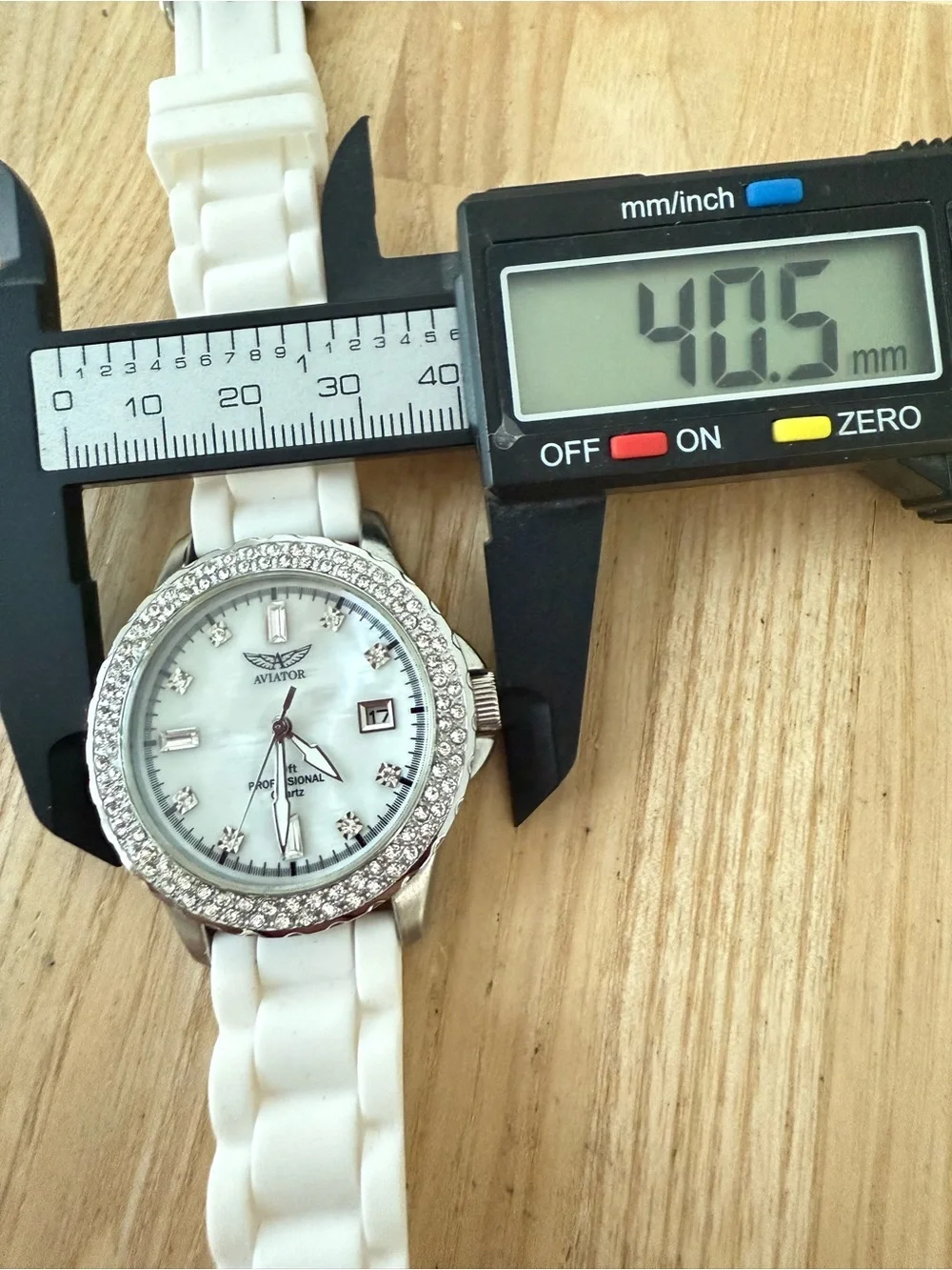 Invicta ladies Aviator silver tone  white strap watch NEW BATTERY